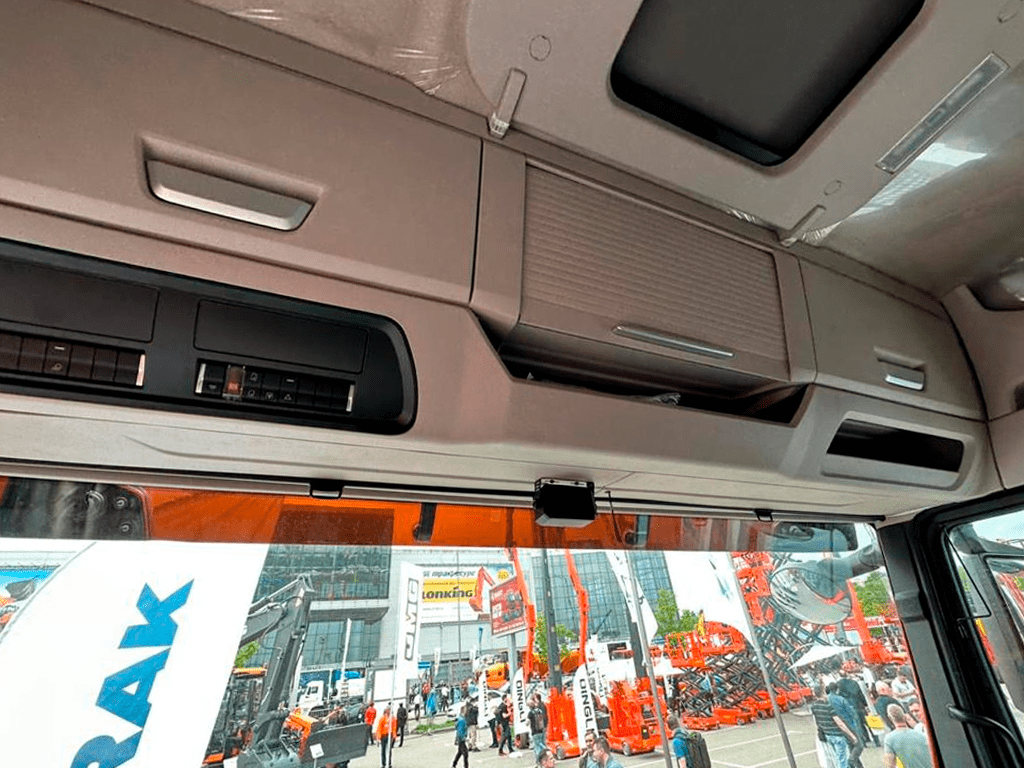 SITRAK C7H 4х2 (ВНУТРИ C-MAX)